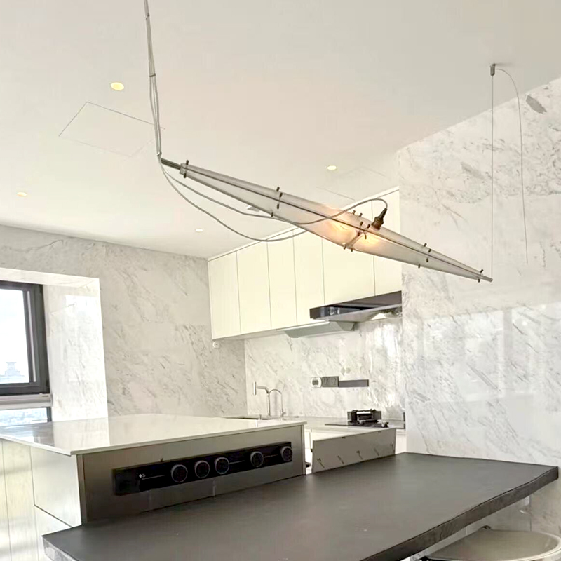 ثريا زجاجية LED بتصميم بسيط، إ - مراجعة Interior Design Years وسعره